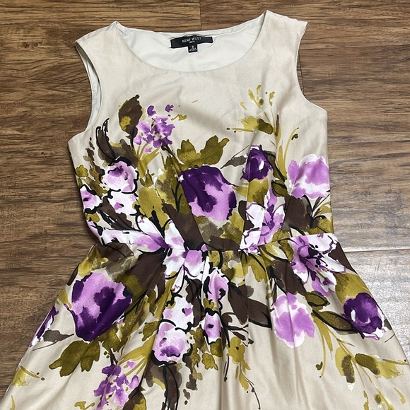 Nine West Women's Cream and Purple Floral Dress Sleeveless Size 8 - Picture 3 of 7